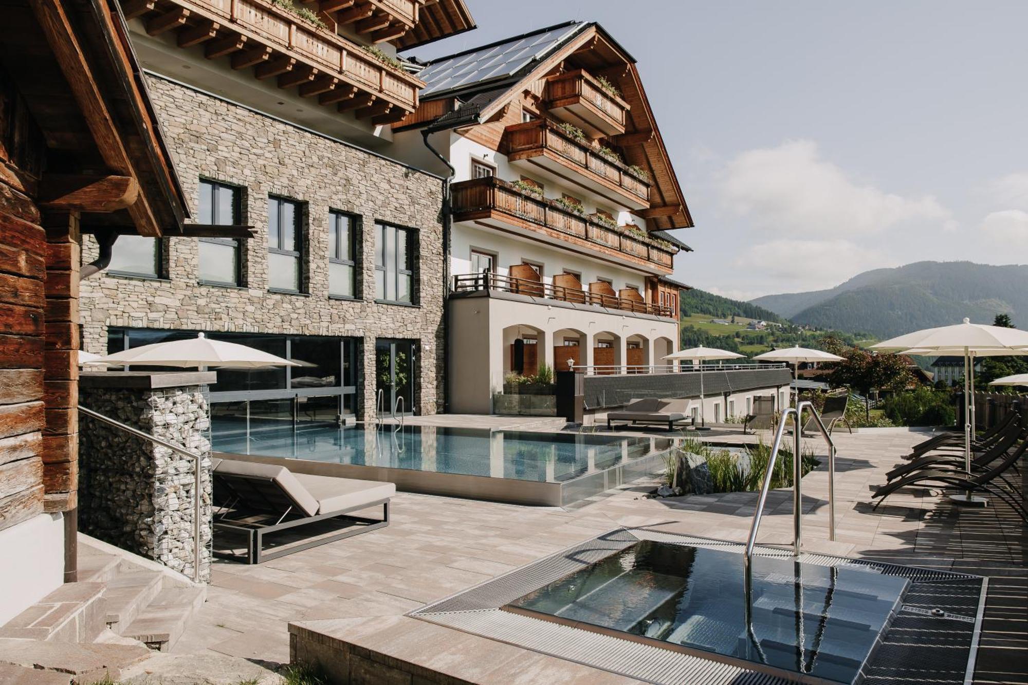 Almgut - Mountain Wellness Hotel ザンクト・マルガレーテン・イム・ルンガウ エクステリア 写真