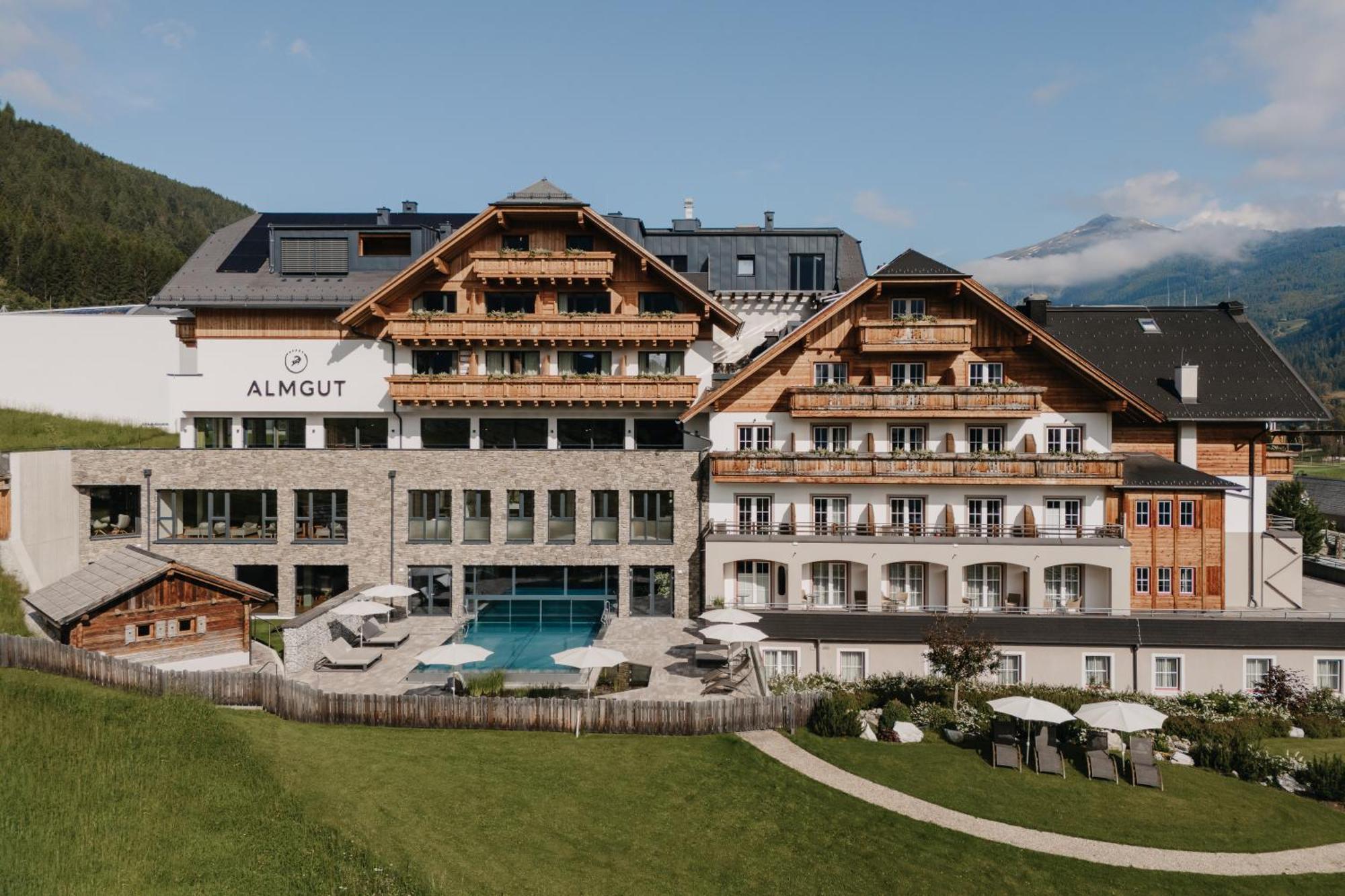 Almgut - Mountain Wellness Hotel ザンクト・マルガレーテン・イム・ルンガウ エクステリア 写真